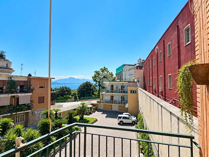 Appartamento con 5 locali in affitto in Via Monte di Dio, Napoli