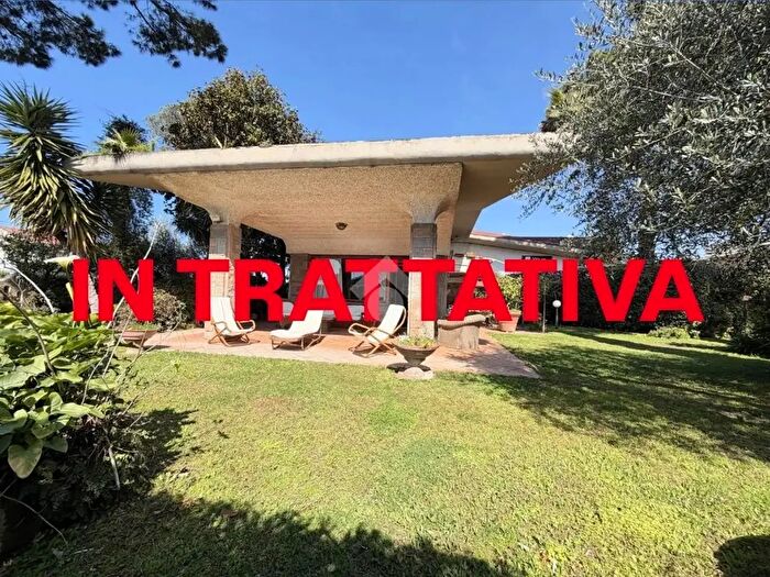 Casa con 6 locali in vendita in Viale Piave, Ardea