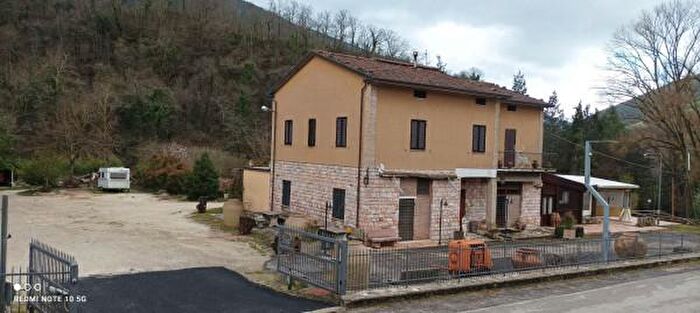 Casa con 6 locali in vendita in Località Pontegrande, Assisi