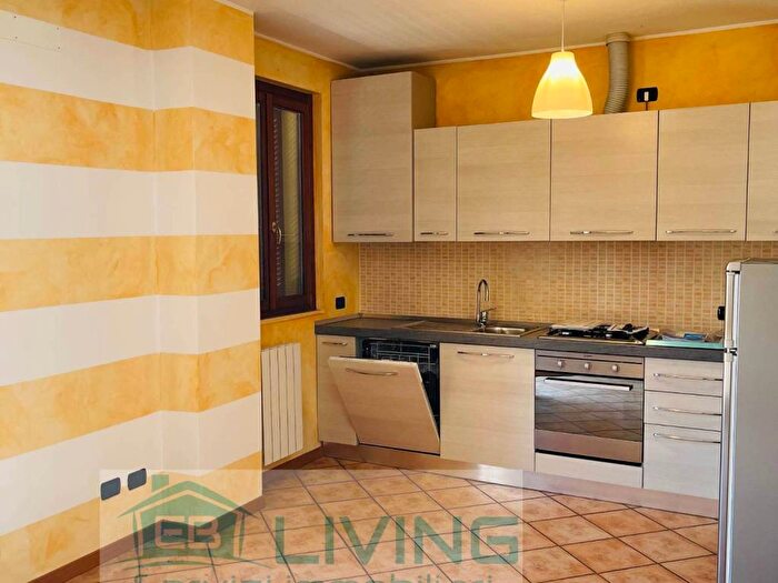 Appartamento trilocale in affitto in Via San Giorgio, Bonate Sotto