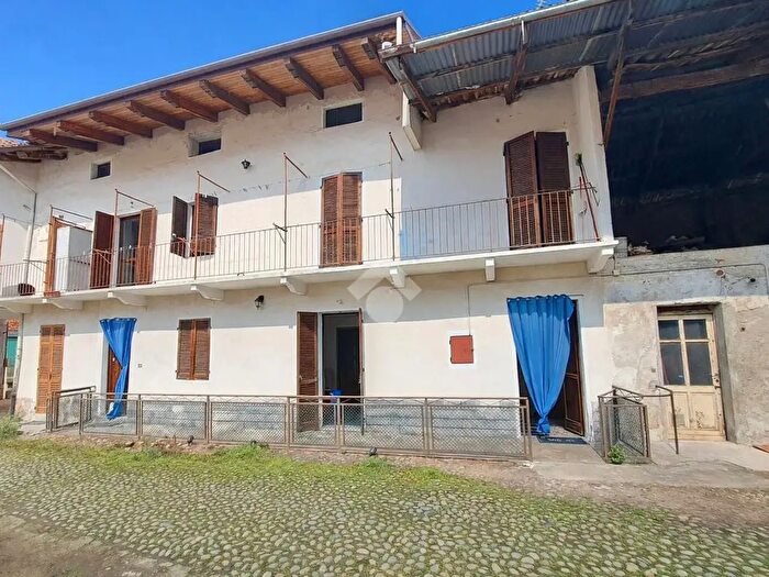 Casa con 5 locali in vendita in Via Umberto I, Verrone