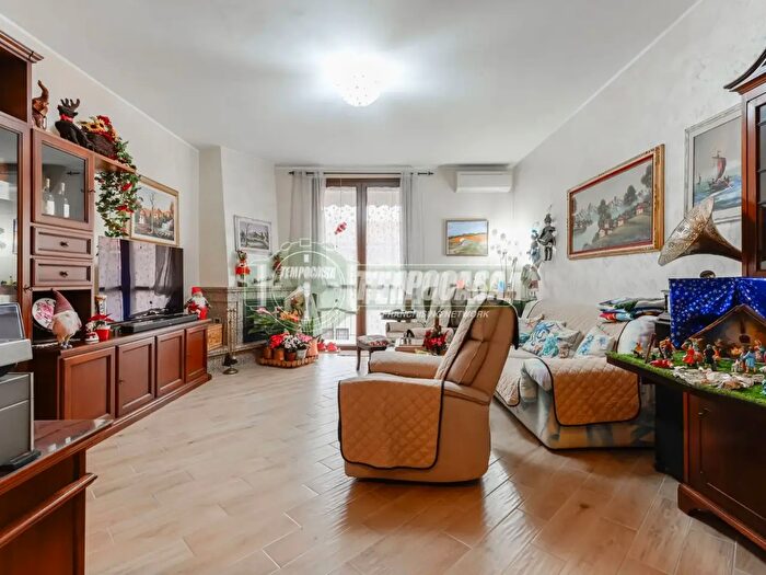 Appartamento quadrilocale in vendita in Via Alessandro Volta, Vignate