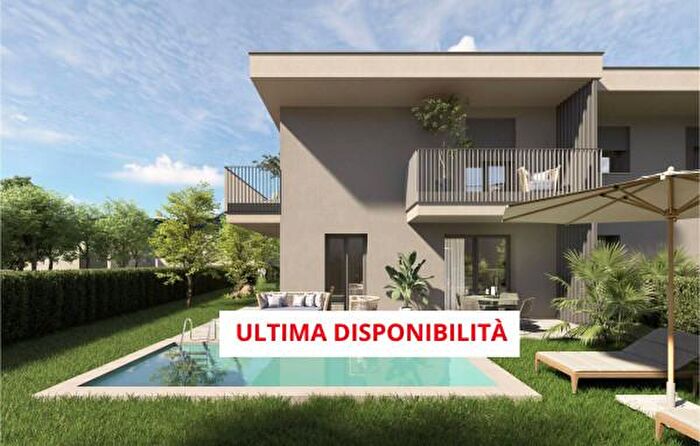 Casa quadrilocale in vendita in Via Lario, Fenegro