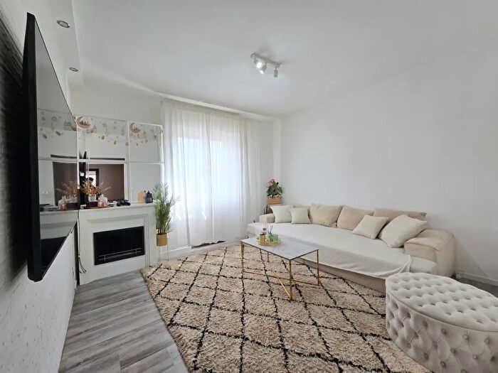 Appartamento con 5 locali in vendita in Via Reno, Carpi