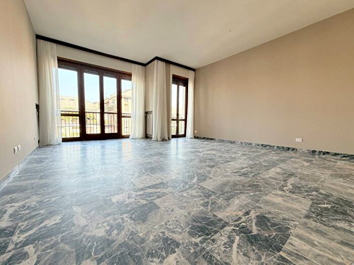 Appartamento con 6 locali in affitto in Via San Francesco d'Assisi, Quadronno Crocetta, Milano