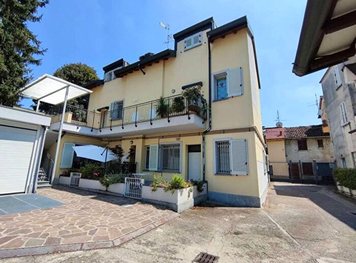 Case in Vendita e in Affitto - 2