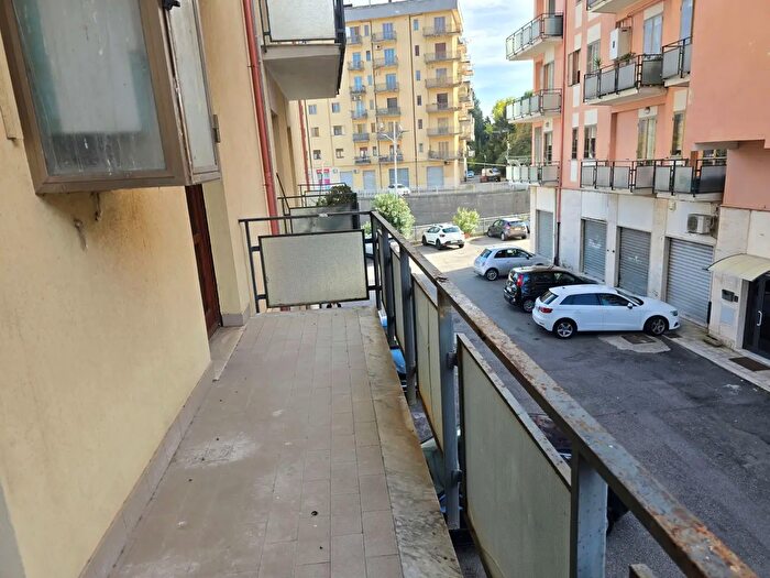 Appartamento con 7 locali in vendita in Via Gioacchino da Fiore, Catanzaro