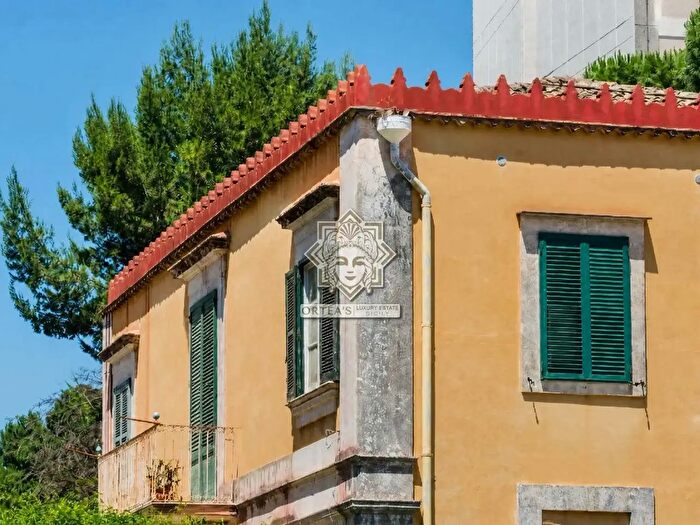 Casa con 10 locali in vendita in Siracusa