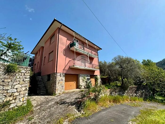 Casa con 14 locali in vendita in Via Giovanni XXIII, Castiglione Chiavarese