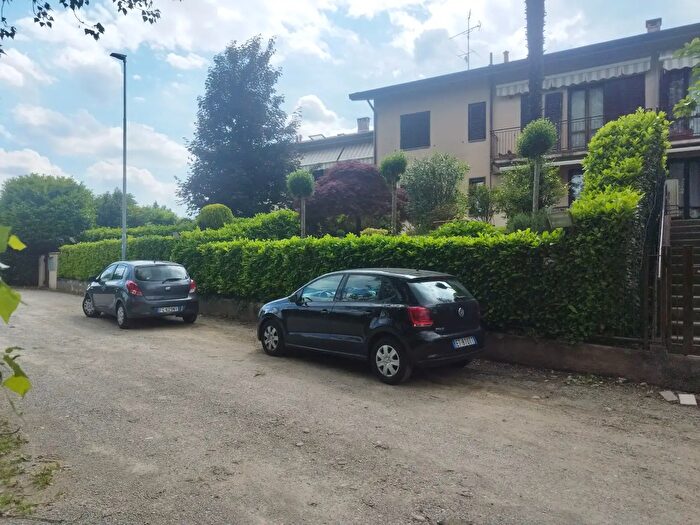 Appartamento trilocale in vendita in Via Lavandaia, Missaglia