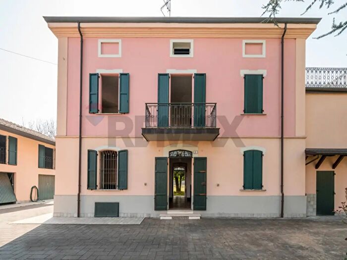 Casa con 8 locali in vendita in Via Rasori, Bibbiano