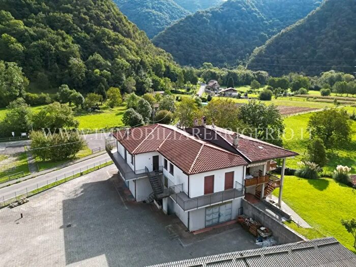 Casa con 5 locali in vendita in Calolziocorte