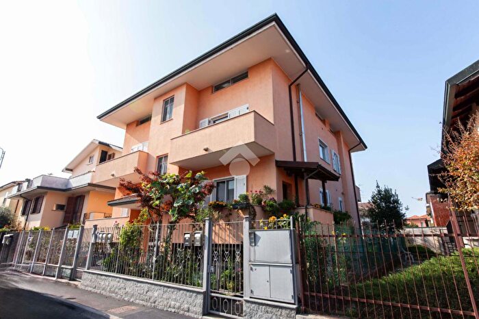 Appartamento trilocale in vendita in Via Venezia, Pieve Emanuele