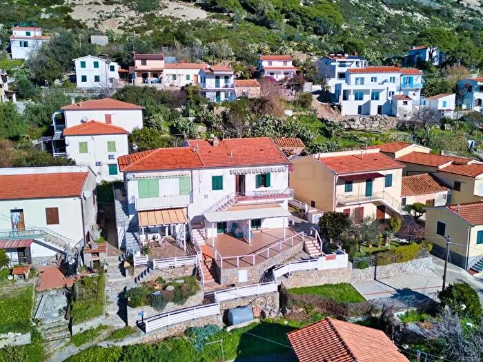 Appartamento con 5 locali in vendita in Ia dei Leci, Marciana