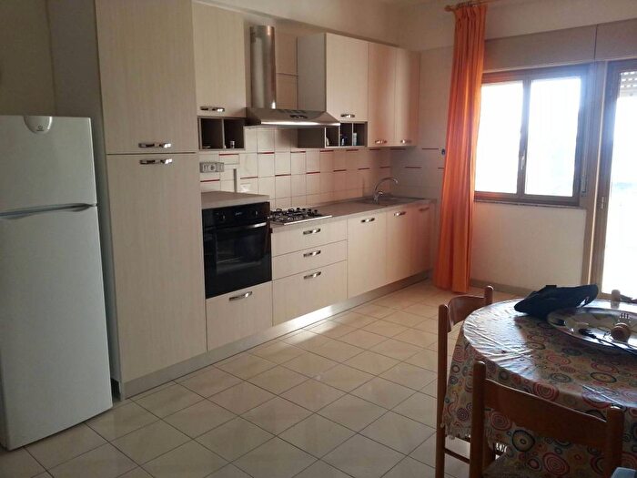 Appartamento trilocale in affitto in Via Camparia, Tonnarella, Furnari