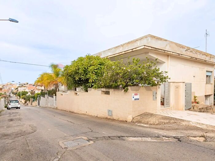 Casa con 5 locali in vendita in Scicli
