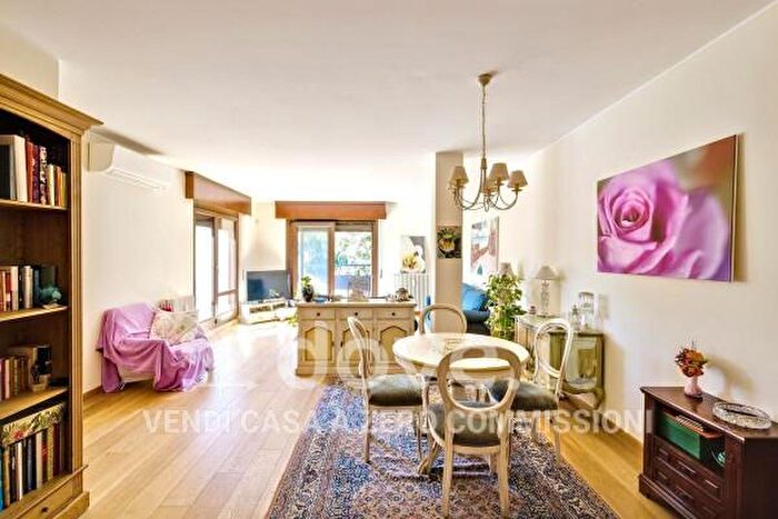 Appartamento quadrilocale in vendita in Viale Padre G B Aguggiari, Varese