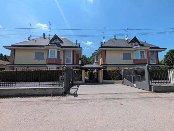 Casa quadrilocale in vendita in Via SantAntonino Ticino, Busto Arsizio