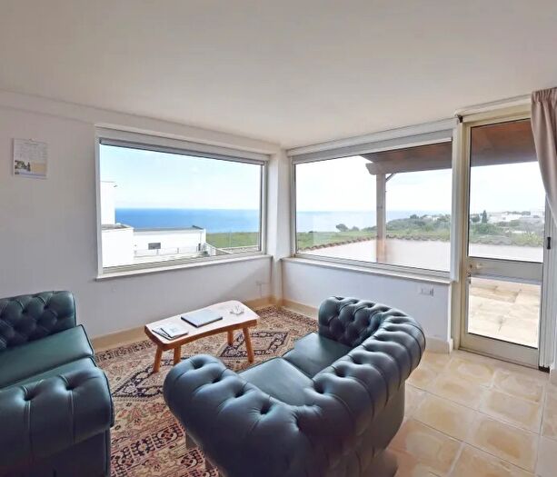 Casa con 9 locali in vendita in Gagliano Del Capo