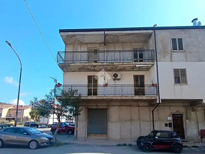 Appartamento trilocale in vendita in Via Napoli, Cropani