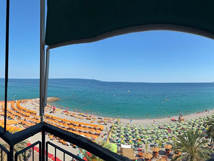 Appartamento quadrilocale in vendita in Lungomare Marconi, Spotorno