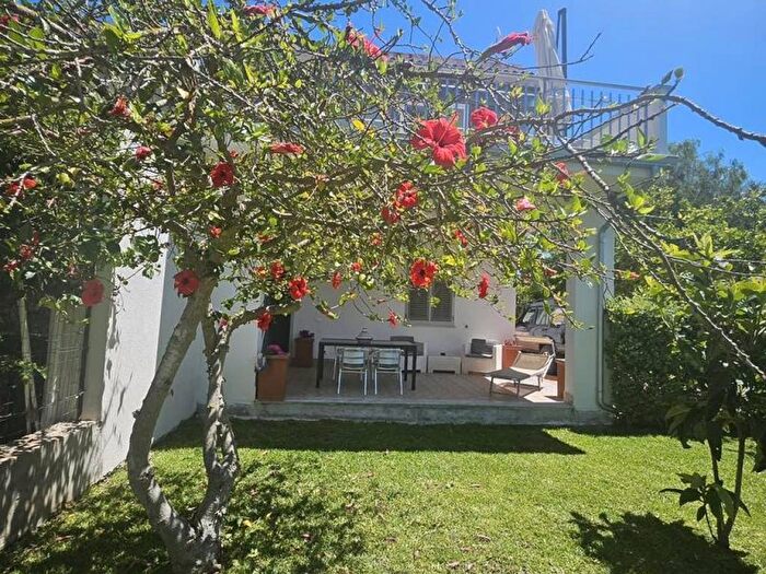 Appartamento trilocale in affitto in Via Saline, Mondello Valdesi, Palermo