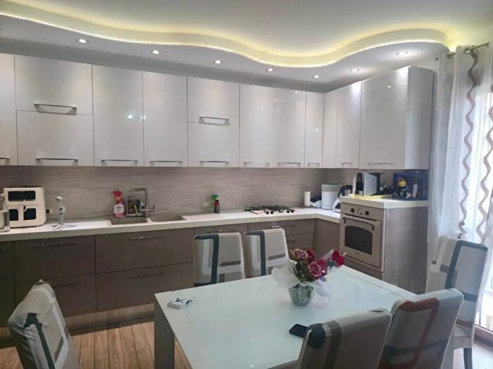 Appartamento con 5 locali in vendita in Via Trento, Viagrande