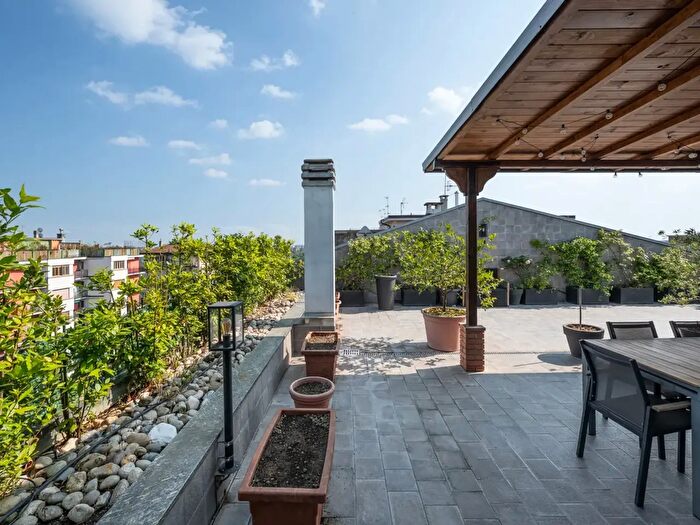 Appartamento con 5 locali in vendita in Viale Corsica, Milano