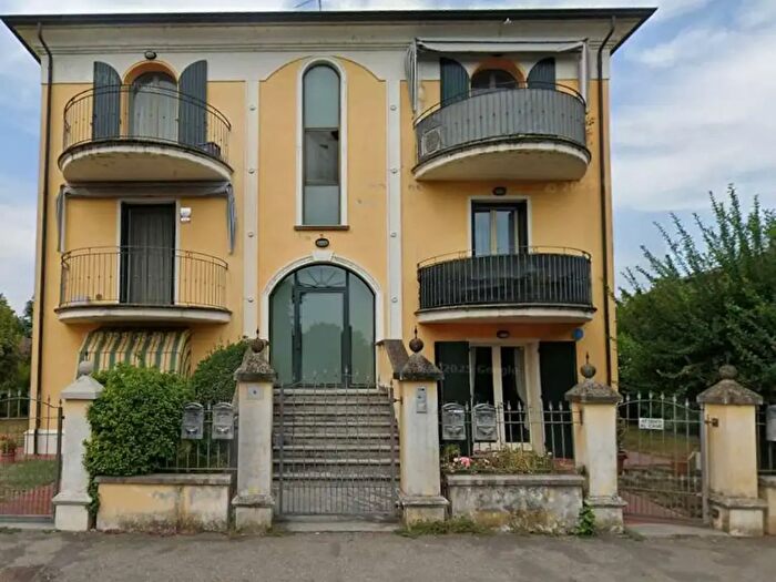 Appartamento trilocale in affitto in Sissa Trecasali