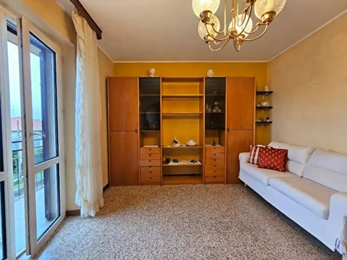 Appartamento quadrilocale in vendita in Via Giosuè Carducci, Almenno San Salvatore