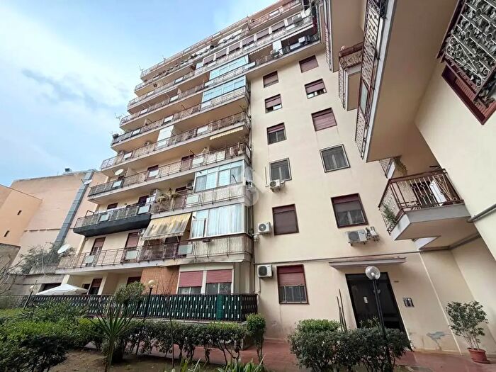 Appartamento trilocale in vendita in Via Perpignano, Palermo