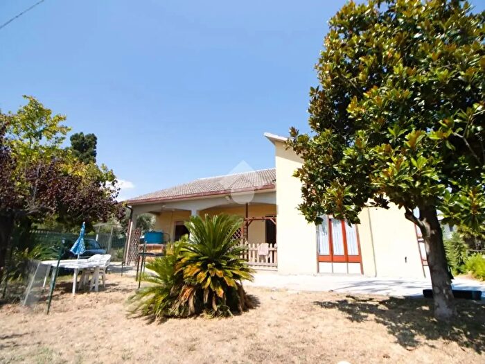 Casa con 5 locali in vendita in Via Torre, Torrevecchia Teatina