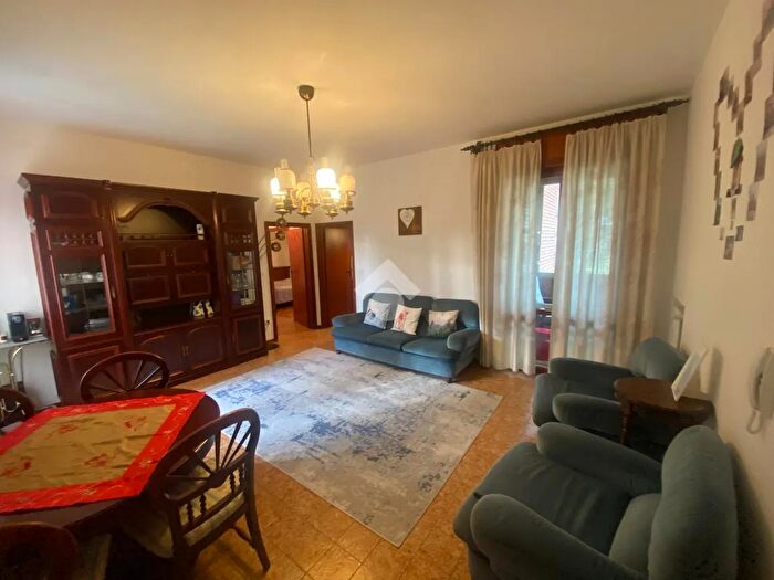 Appartamento trilocale in vendita in Via Zara, Imola