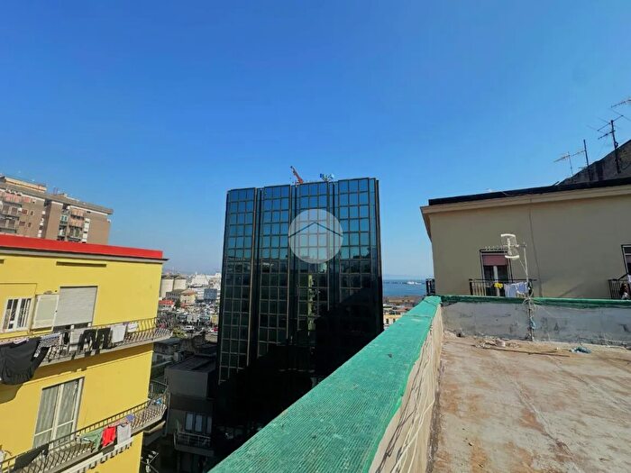 Appartamento con 6 locali in vendita in Via Liborio Romano, Napoli