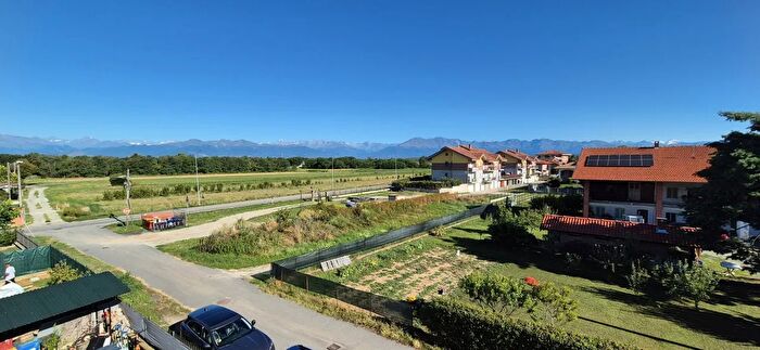 Casa con 10 locali in vendita in Via Maria Teresa, Foglizzo