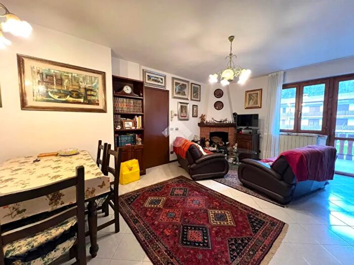 Appartamento trilocale in vendita in Via Giorgio Paglia, Songavazzo