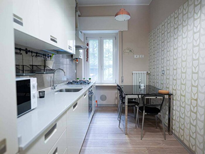 Appartamento con 5 locali in affitto in Viale Caterina da Forlì, Gambara, Milano