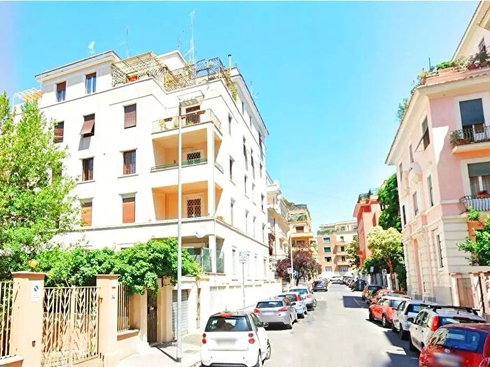 Appartamento trilocale in vendita in Roma