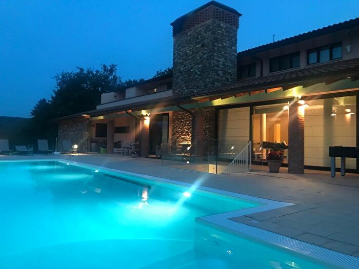 Casa con 15 locali in vendita in Piazza al Serchio Lu, Piazza Al Serchio