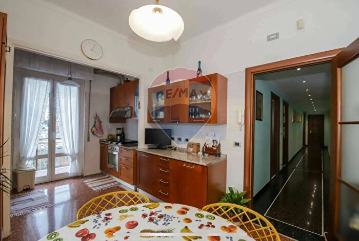 Appartamento con 5 locali in vendita in Piazzale Parenzo e, Genova