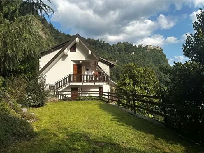 Appartamento quadrilocale in vendita in Via Fiume Pian del Buco Crevola Sesia Varallo Cellio con Breia Vercelli Piemonte Italia, Varallo