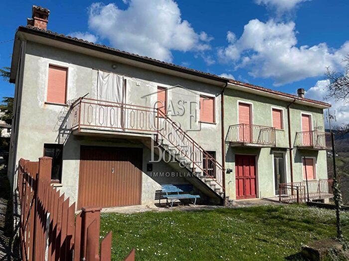 Casa con 7 locali in vendita in Frazione Rossone, Zavattarello