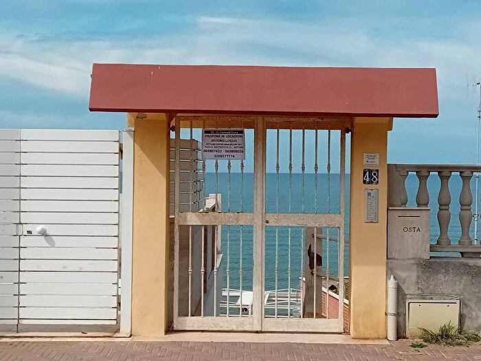 Appartamento trilocale in affitto in Lungomare Enea, Lavinio Mare, Anzio