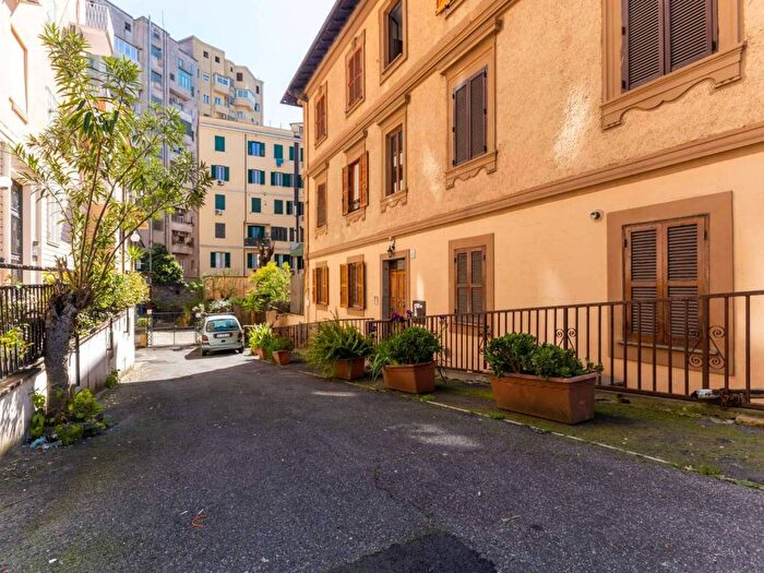 Appartamento trilocale in affitto in via homs, Africano Villa Chigi, Roma