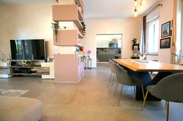 Casa quadrilocale in vendita in Via Monteverdi, Caronno Pertusella