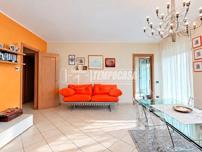 Appartamento trilocale in vendita in Via Luigi Pelandi C, Bergamo