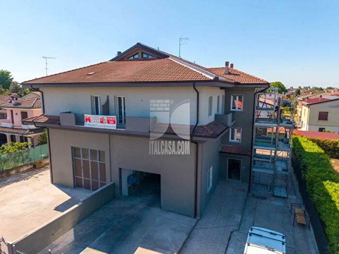 Appartamento trilocale in vendita in Via Pisacane, Curtatone