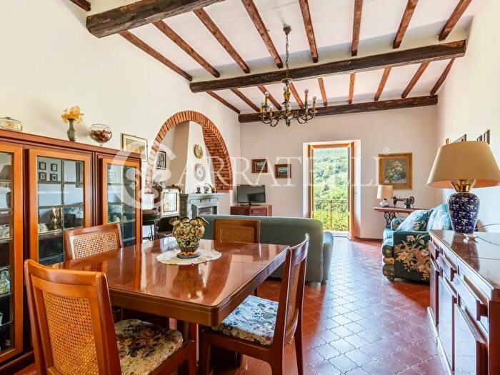 Appartamento quadrilocale in vendita in Via Finoglio, Cetona