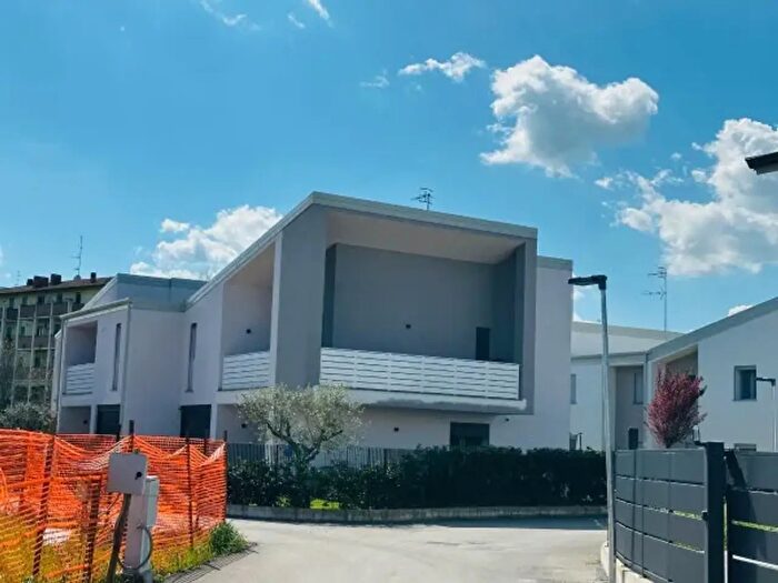 Casa quadrilocale in vendita in Via Gorizia, Reggio Emilia