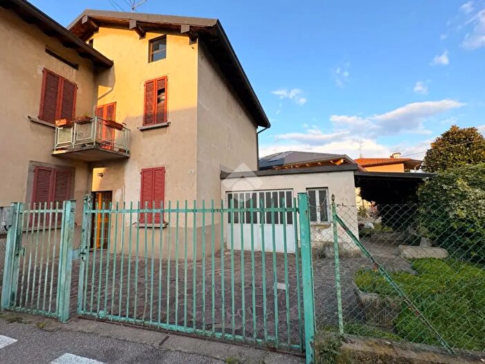 Casa con 6 locali in vendita in Via a Volta, Verdello